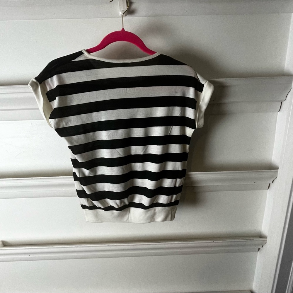 Blue and white striped bold lines